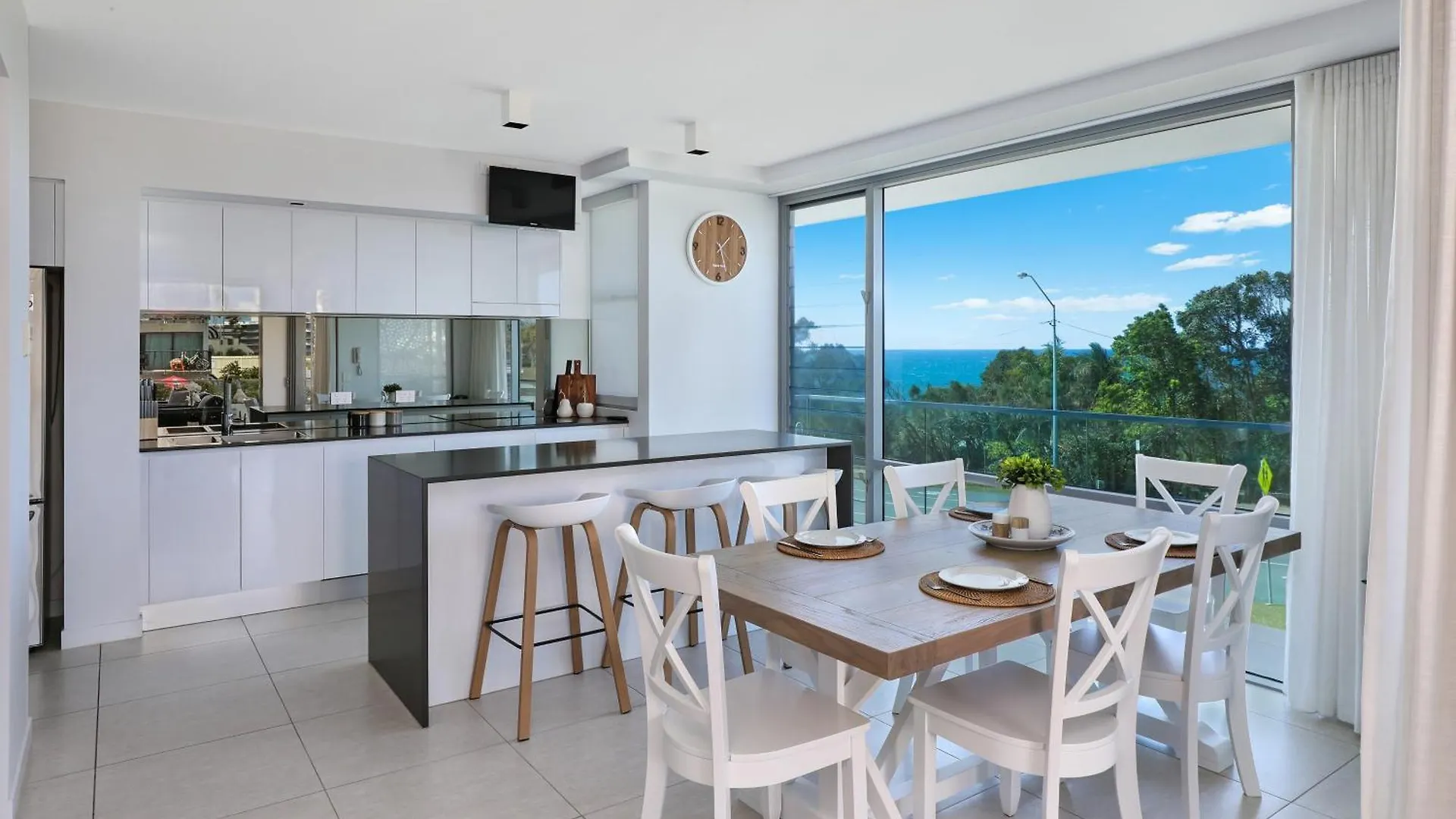 Elysee Beachside Apartments Alexandra Headland