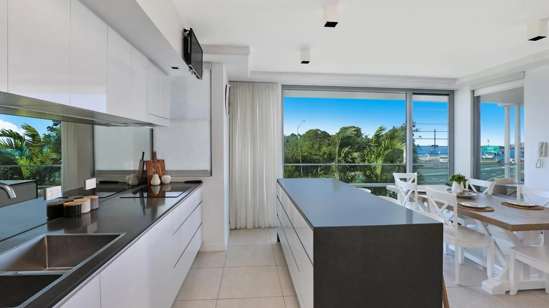 Elysee Beachside Apartments Alexandra Headland 0*,  Australia
